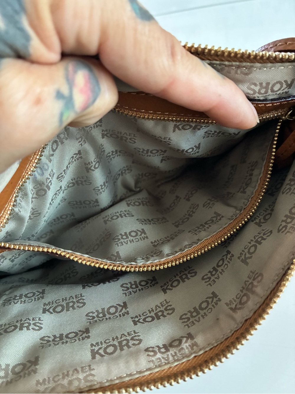 VTG Michael Kors Cognac Lamb Leather Western Scalloped Studded Zip Clutch-READ - Picture 6 of 15